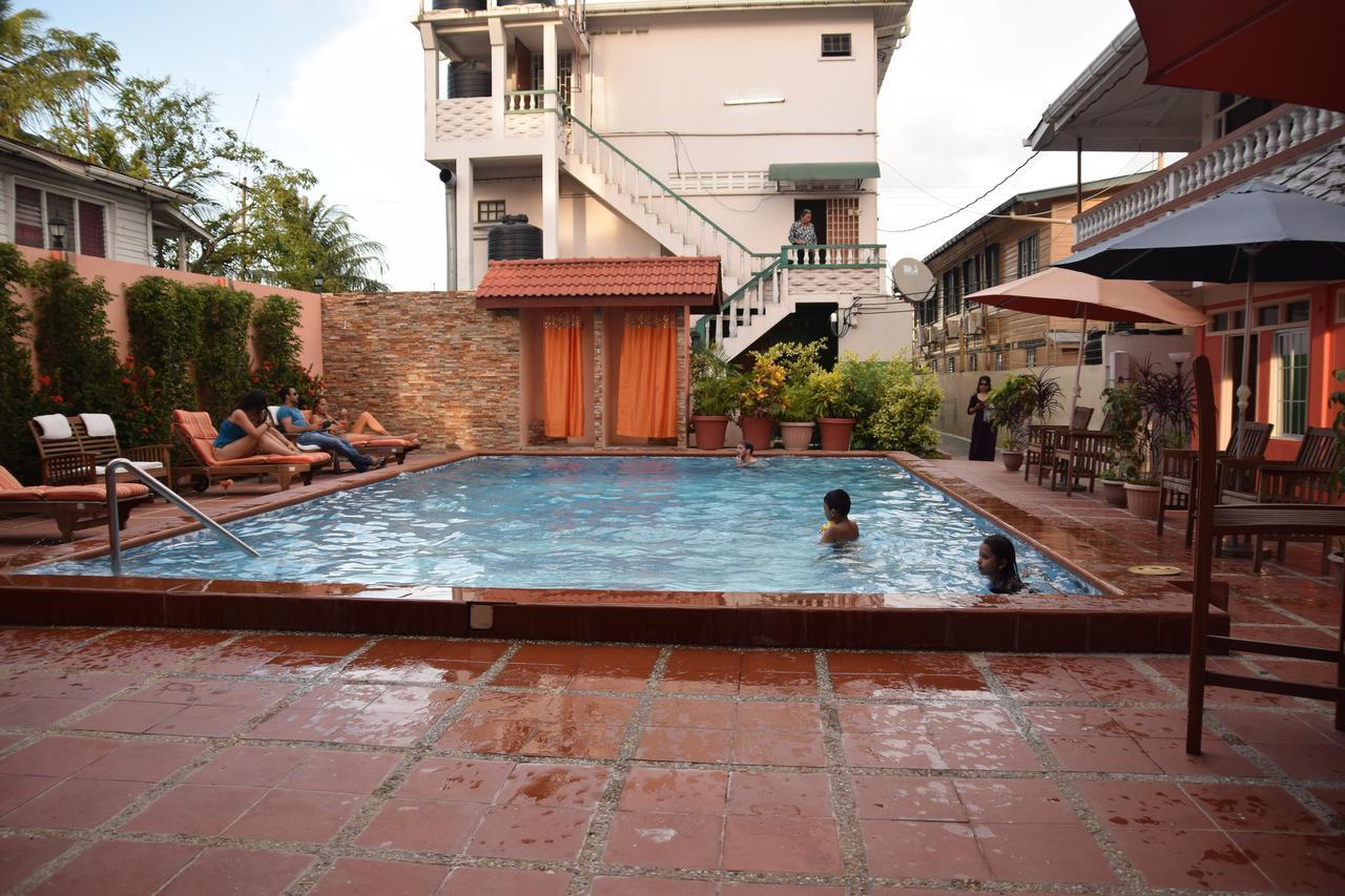 Windjammer International Cuisine & Comfort Inn จอร์จทาวน์ ภายนอก รูปภาพ