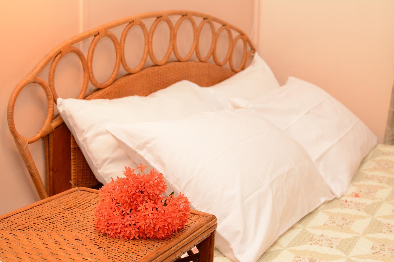 Windjammer International Cuisine & Comfort Inn จอร์จทาวน์ ภายนอก รูปภาพ
