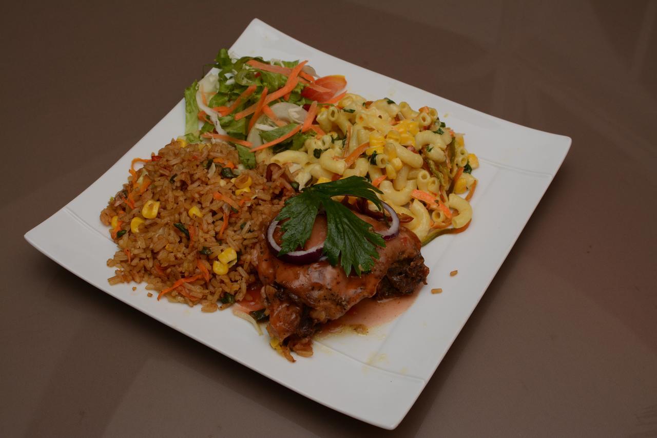 Windjammer International Cuisine & Comfort Inn จอร์จทาวน์ ภายนอก รูปภาพ