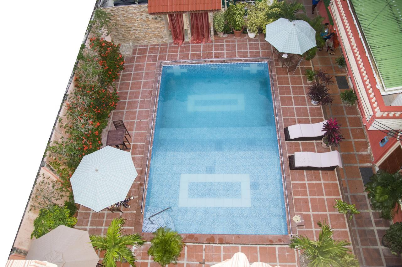Windjammer International Cuisine & Comfort Inn จอร์จทาวน์ ภายนอก รูปภาพ
