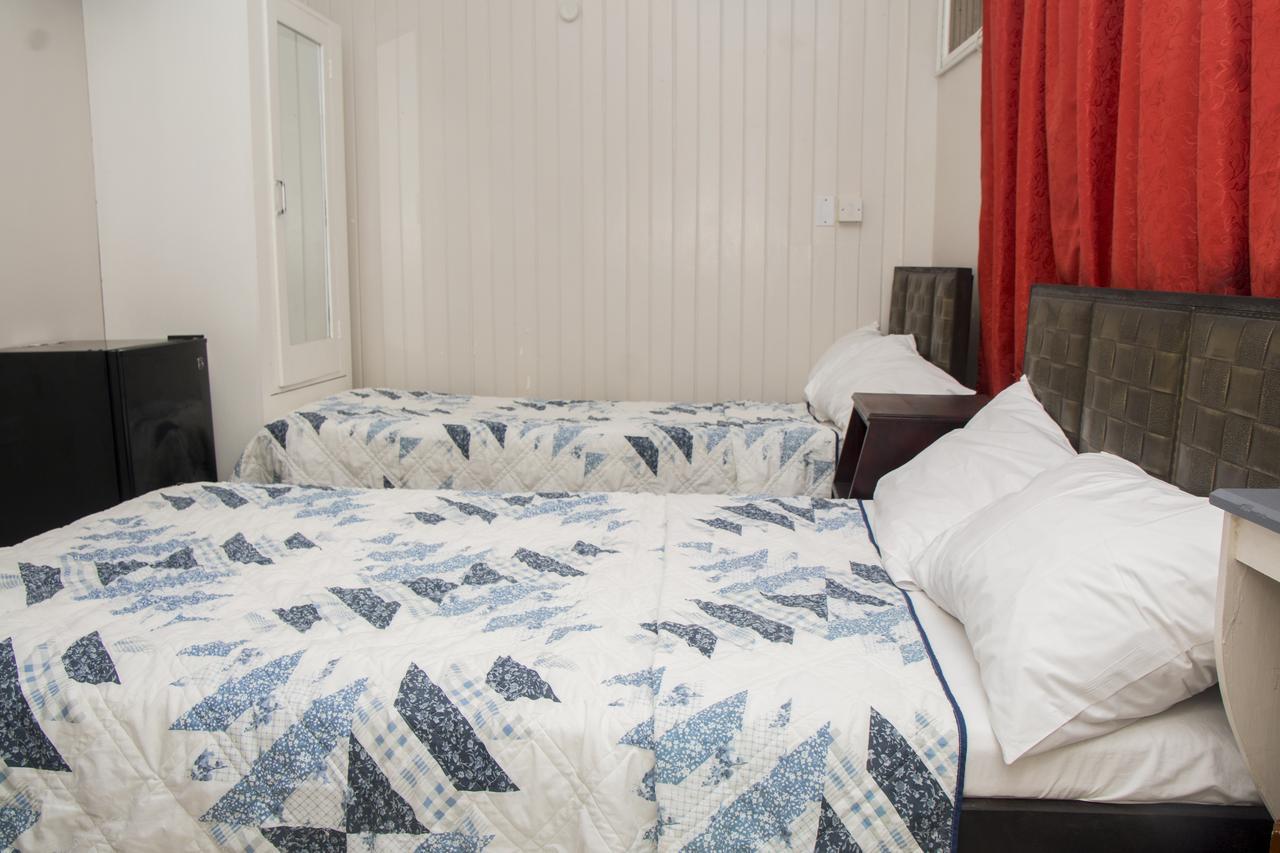 Windjammer International Cuisine & Comfort Inn จอร์จทาวน์ ภายนอก รูปภาพ