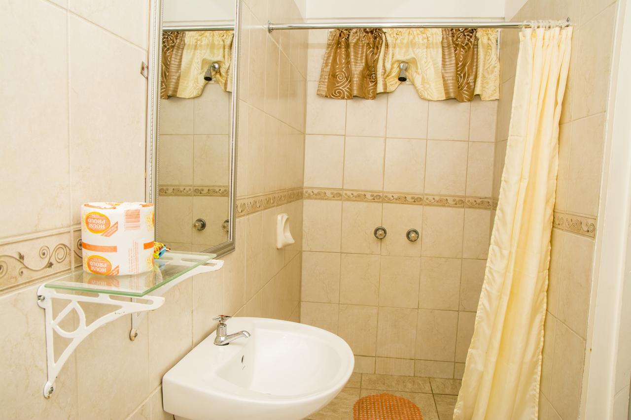 Windjammer International Cuisine & Comfort Inn จอร์จทาวน์ ภายนอก รูปภาพ
