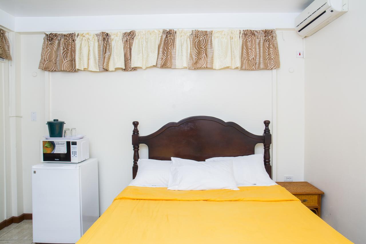 Windjammer International Cuisine & Comfort Inn จอร์จทาวน์ ภายนอก รูปภาพ
