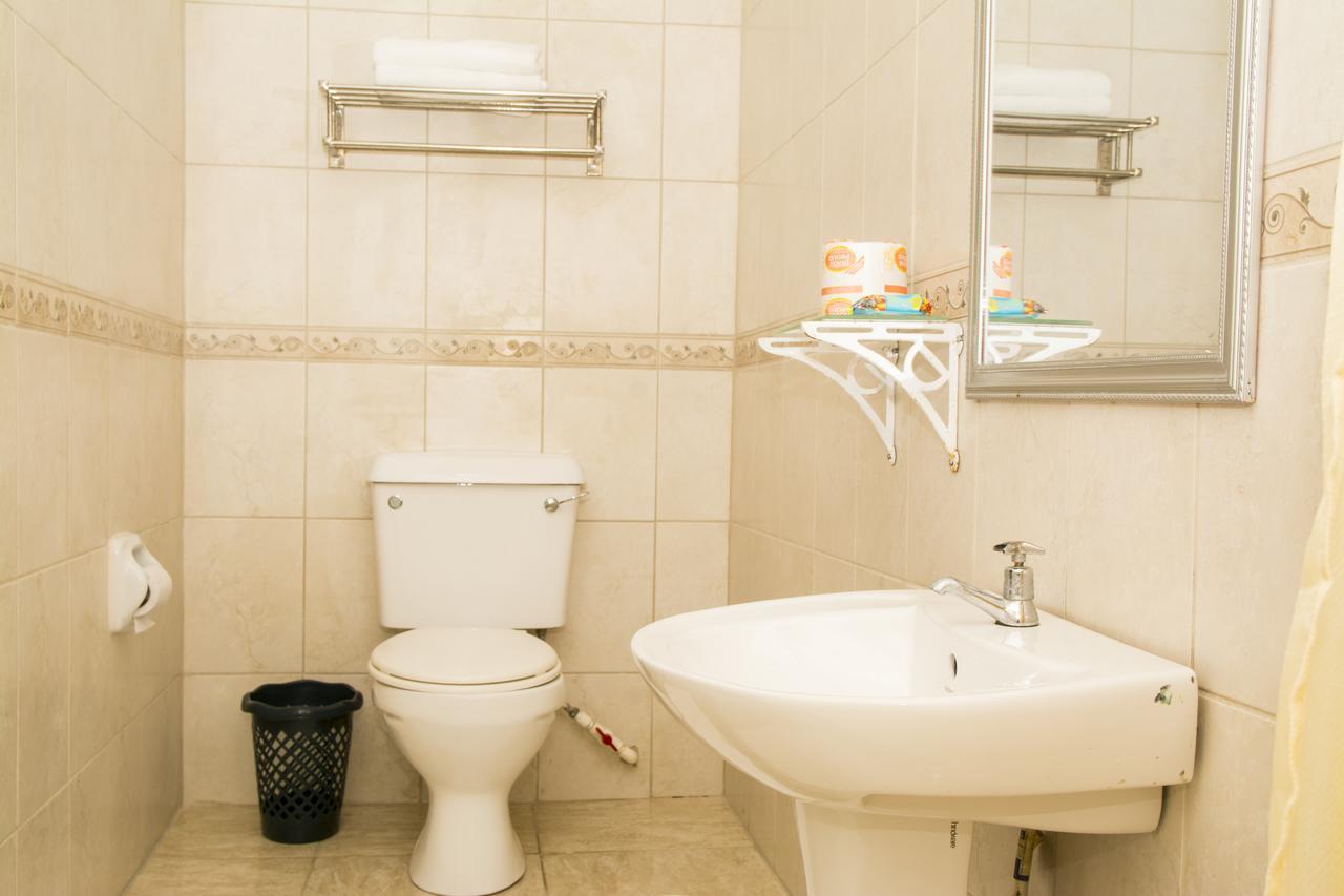 Windjammer International Cuisine & Comfort Inn จอร์จทาวน์ ภายนอก รูปภาพ