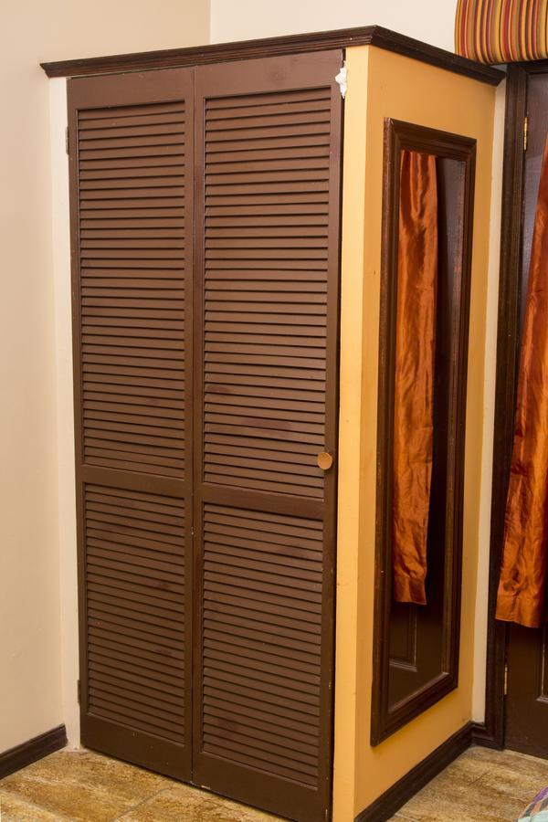 Windjammer International Cuisine & Comfort Inn จอร์จทาวน์ ภายนอก รูปภาพ