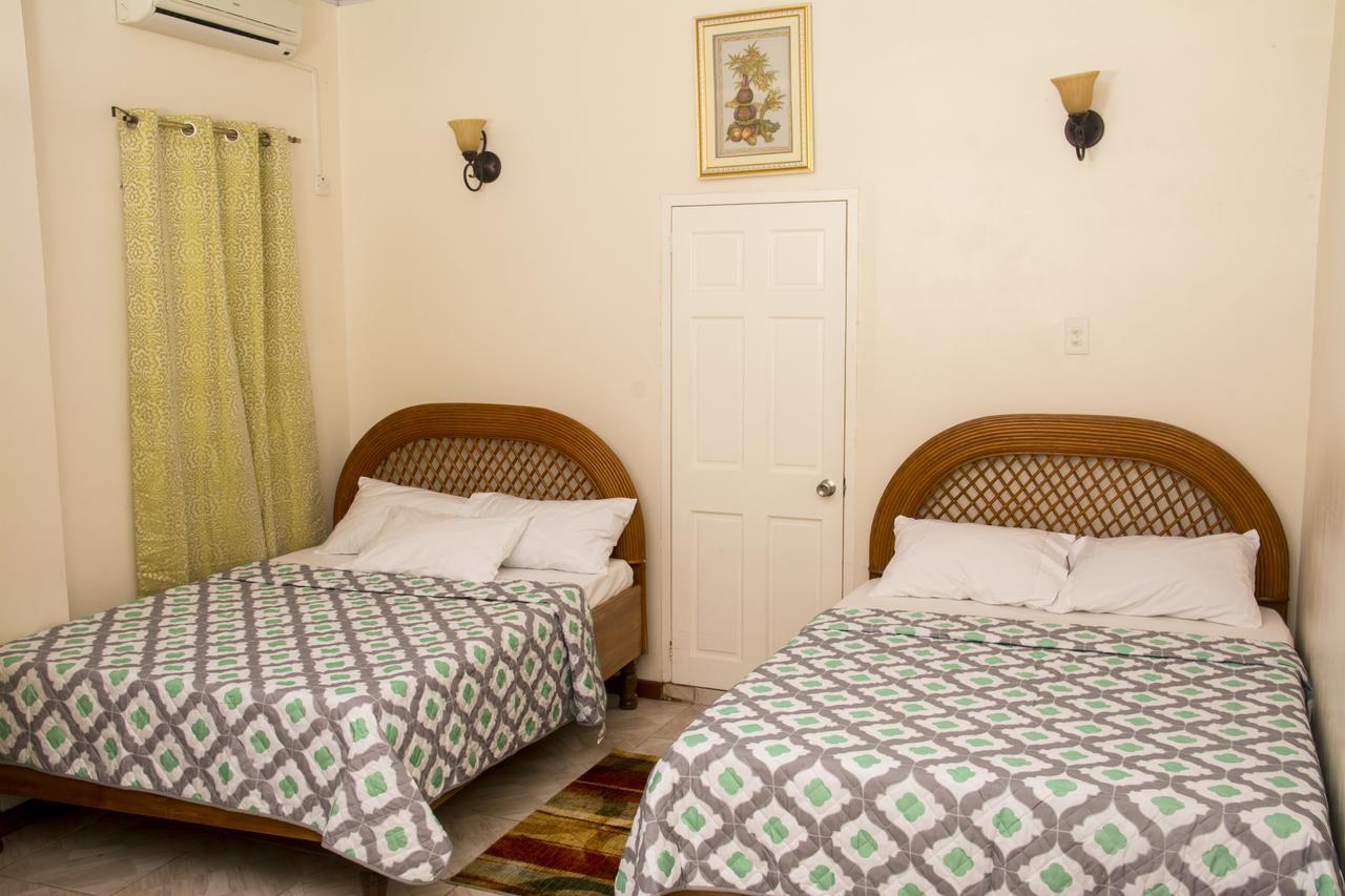 Windjammer International Cuisine & Comfort Inn จอร์จทาวน์ ภายนอก รูปภาพ